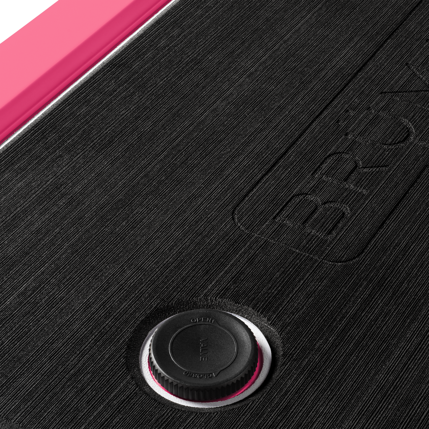 brutank-p4 brutank-55qt-neonpink-vent.png